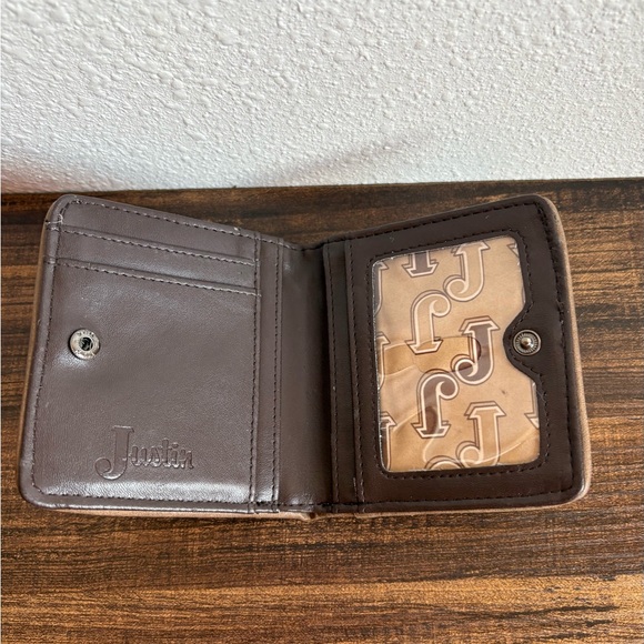 Justin Women’s Bifold Tonal Lace Wallet - Picture 3 of 6